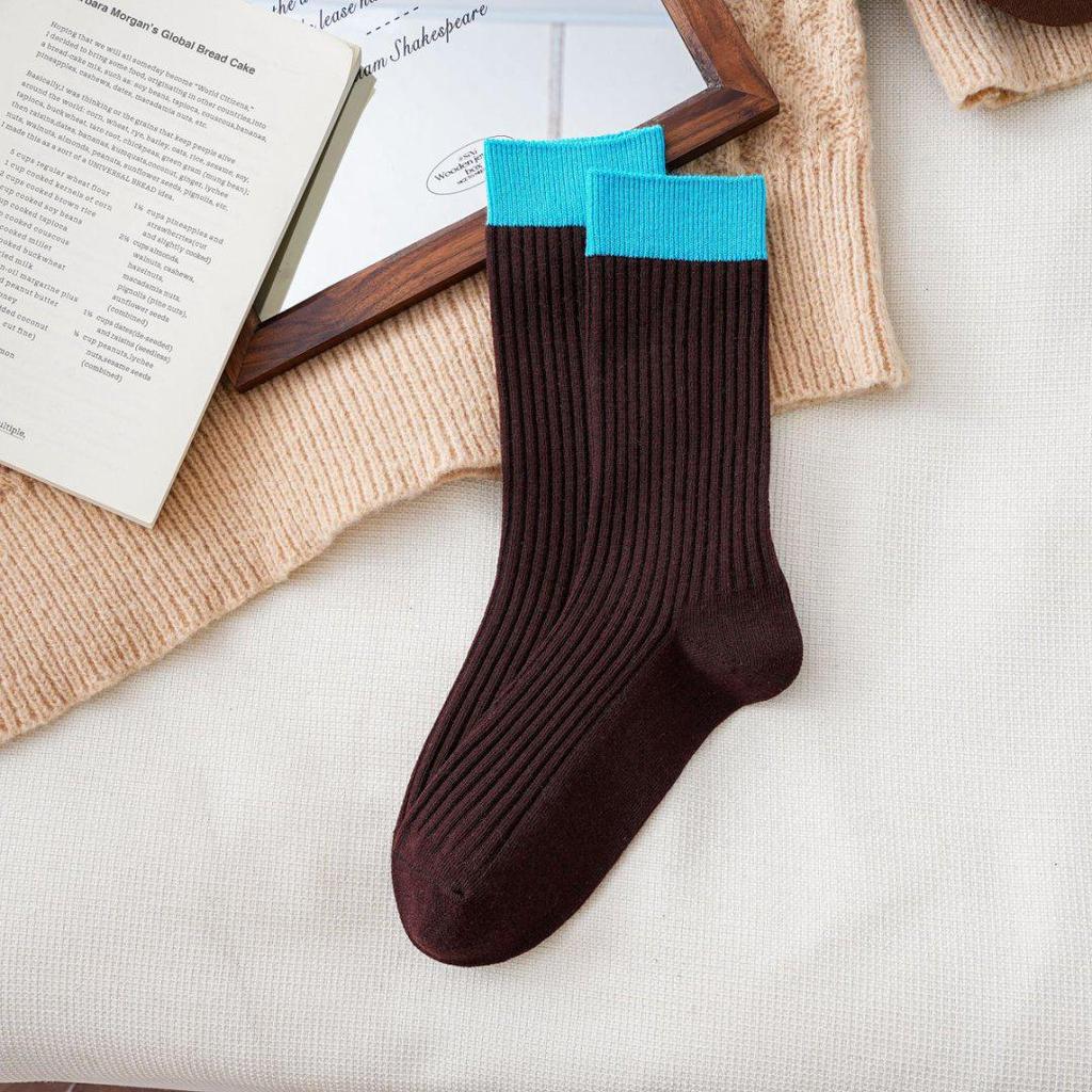 Retro Mid-Calf Slouchy Socks with Vertical Stripes - Spliced and Double-Stitched for Autumn and Winter. Versatile Ins Style.