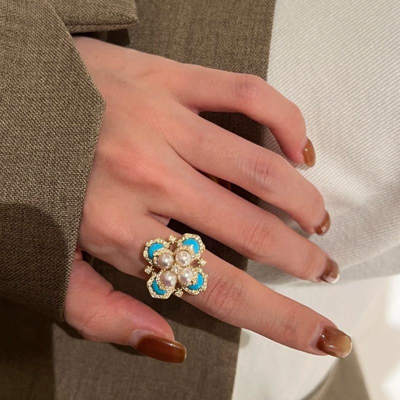 Light Luxury Retro Palace Style Inlaid With Diamonds Turquoise Rings For Women Exquisite Pearl Ring Wedding Fine Jewelry