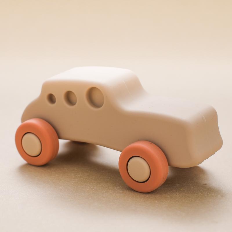 

1PCS Silicone Car Building Block Toy Boys And Girls 0-12 Months Teething Toys Baby Hands Montessori Toys Children Christmas Gift