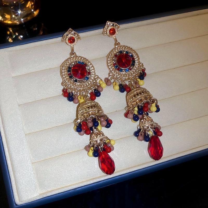 Retro High-End Silbernadel Diamantbesetzte Blumenohrringe, Europäische und Amerikanische Übertriebene Temperamentsohrringe, Leichter Luxus Nischenohrringe