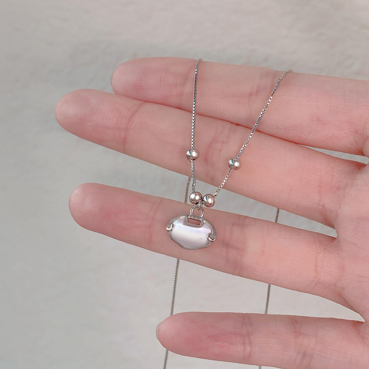 

Новое китайское ожерелье с замком безопасности, женственность, нишевый дизайн, ощущение благоприятного облака, кулон на шею, цепочка