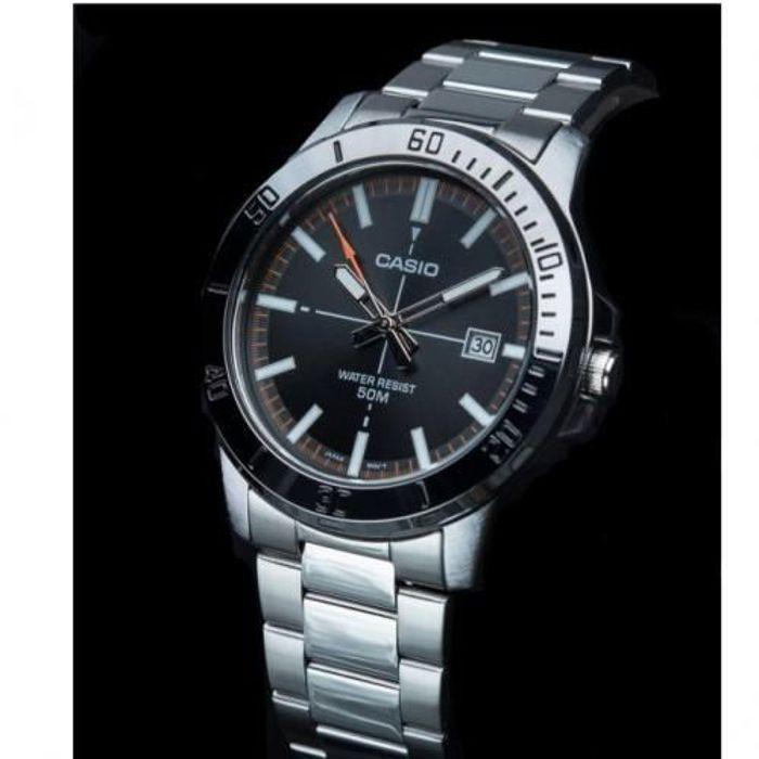 Montre - MTP - MTP-VD01D-1E2 - Aiguilles fluorescentes - Étanche 5 Atm - Cadran noir