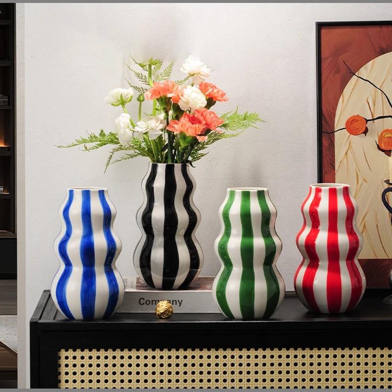 European Ceramic Vertical Striped Vase Water-based Flower Arrangement Container Striped Floral Vase for Room and Dining Table