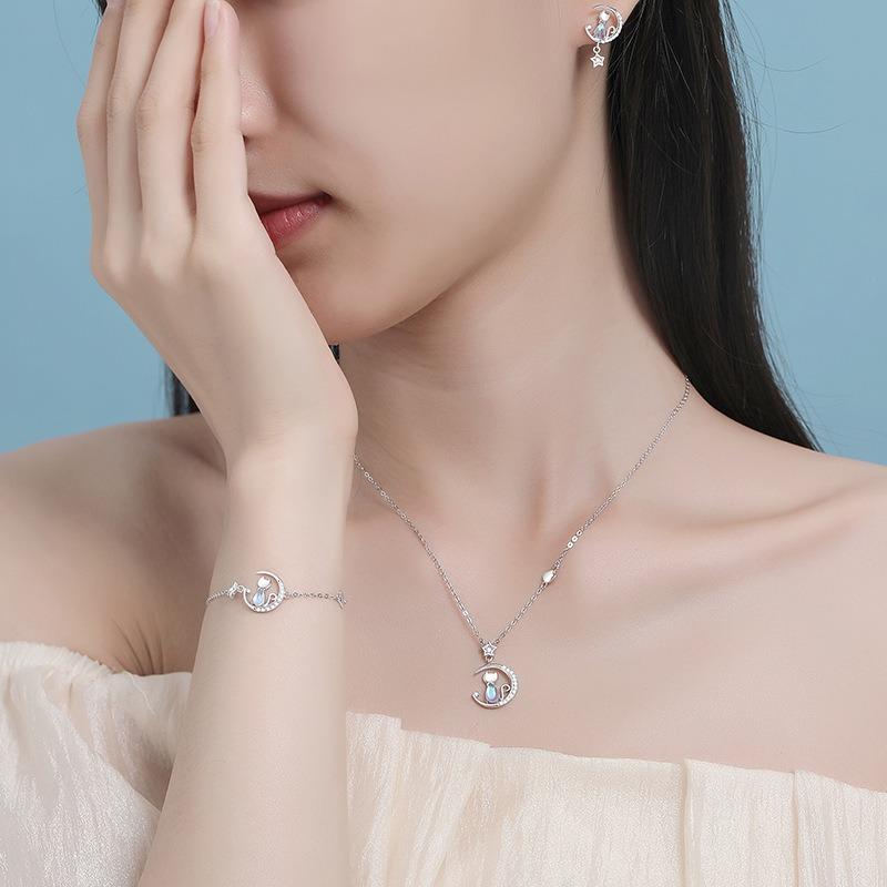 Women Light Luxury Star Moon Cat Moonstone Pendant Clavicle Necklace