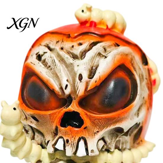 Resin Horror Tabletop Props Halloween Skull Apples Statue, Gothic Spooky Decor with Worm, Prop for Party Haunted House, Unique Gift Secret Room