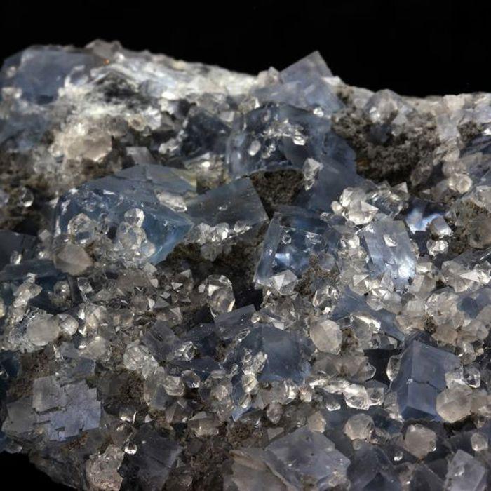 Pierres et Minéraux. Fluorite + Quartz. 1637.5 ct. Mont-Roc, Tarn, France..