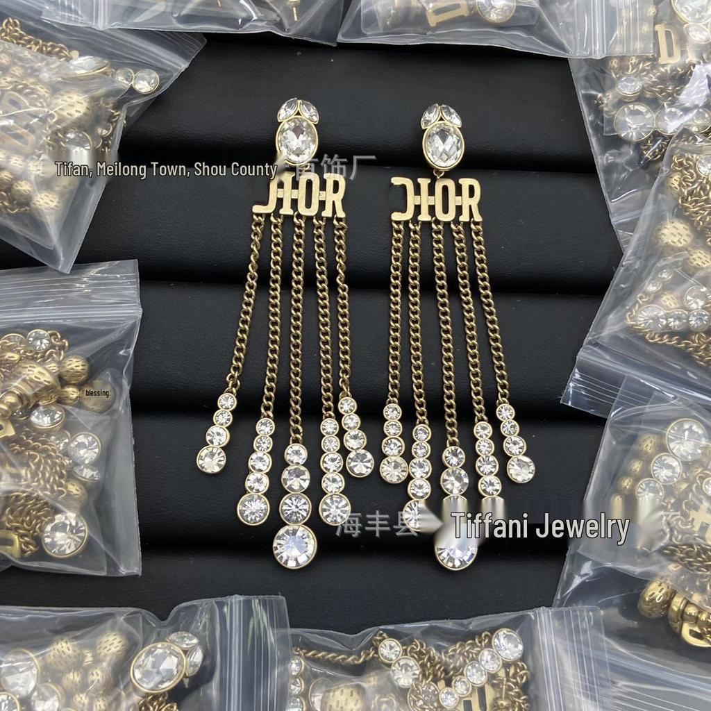 D Family Little Bee Pearl Stud Earrings: Creative Front/Back Hanging Design