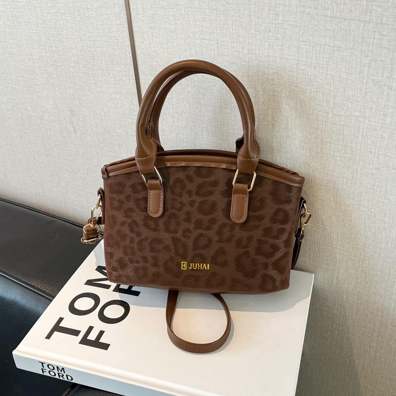 

Нишевый дизайн ретро матовая ручная сумка подмышку женская осенняя новая модная универсальная сумка-тоут на плечо