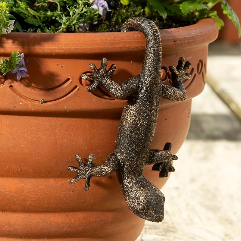 Gecko Resin Sculpture - Miniature Garden Decoration, Cultivated Plants and Realistic Hanging Statues for Outdoor Spaces
