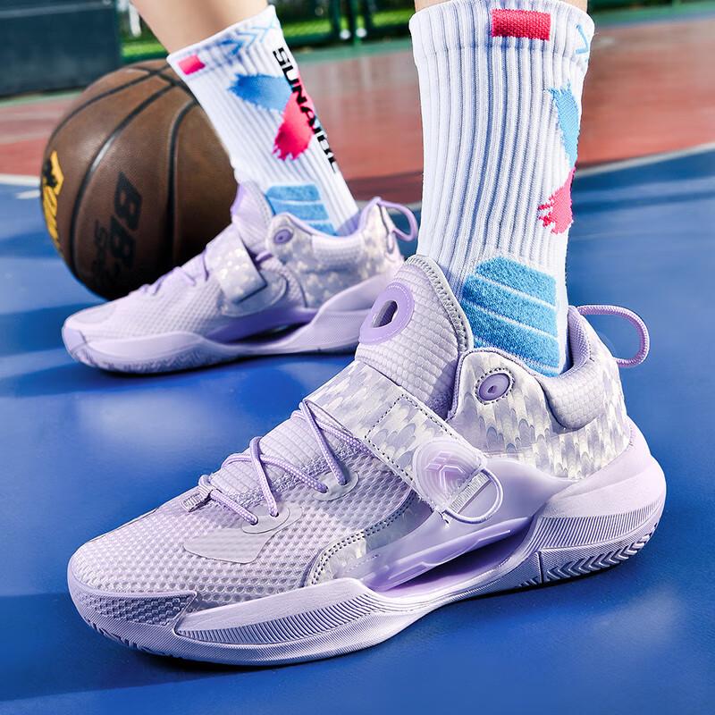 

Баскетбольные кроссовки мужские и женские летние сетчатые дышащие низкие легкие с мягкой подошвой нескользящие износостойкие амортизирующие студенческие светящиеся spo 45 фиолетовый