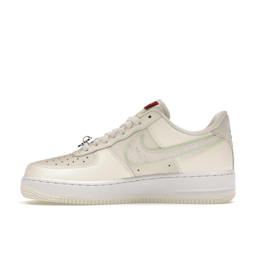 Nike Air Force 1 07 Year of the Dragon Unisex-Sneaker, Creme, Segel, Dampfgrün, FZ5052-131