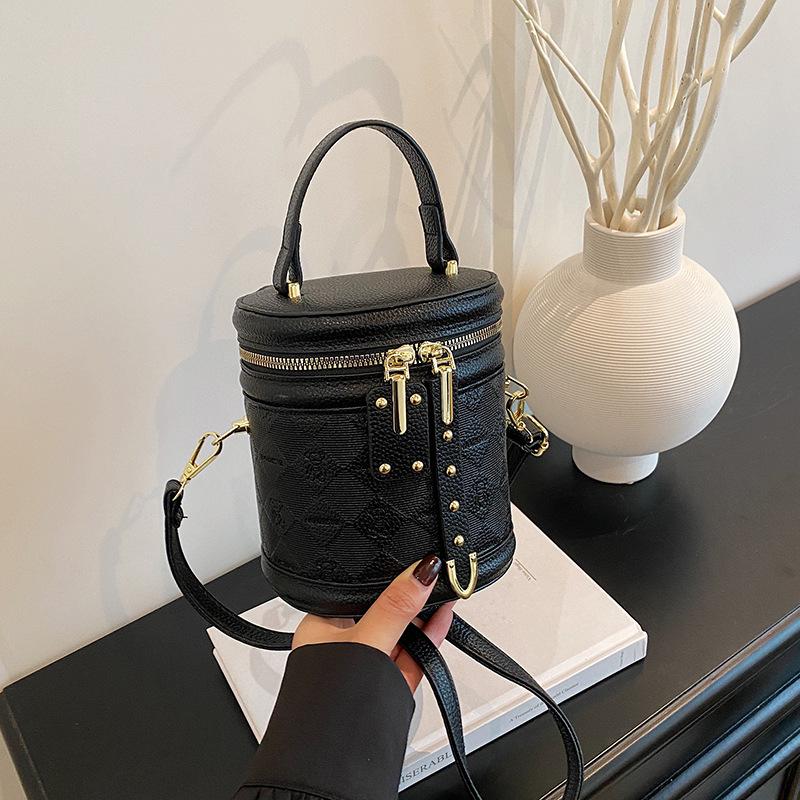 Niche New Shoulder Crossbody Portable Bucket Women's Bag Fashionable Simple Versatile Trendy Commuter Bag