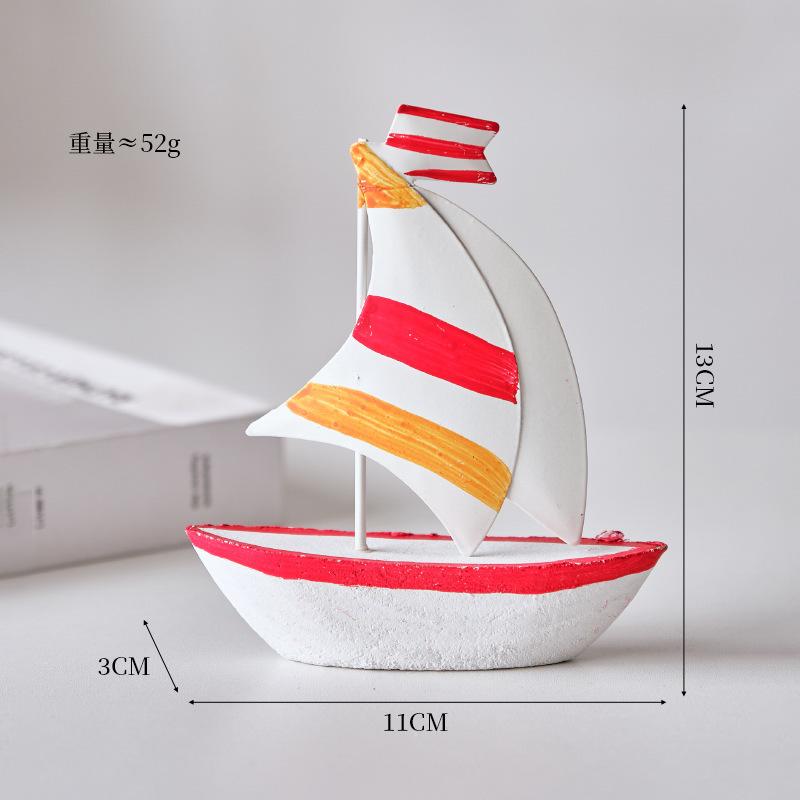 Kleines Boot im mediterranen Stil, eisenbeschichtet, kreatives Heimdekorationsornament, buntes kleines Boot, Mini-Segelboot-Geschenk