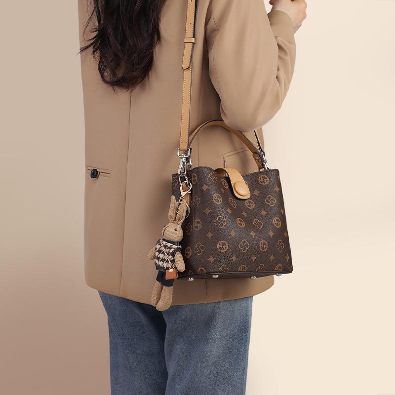 Bucket bag New summer women's bag Portable mother bag Versatile high-end single shoulder commuter messenger bag