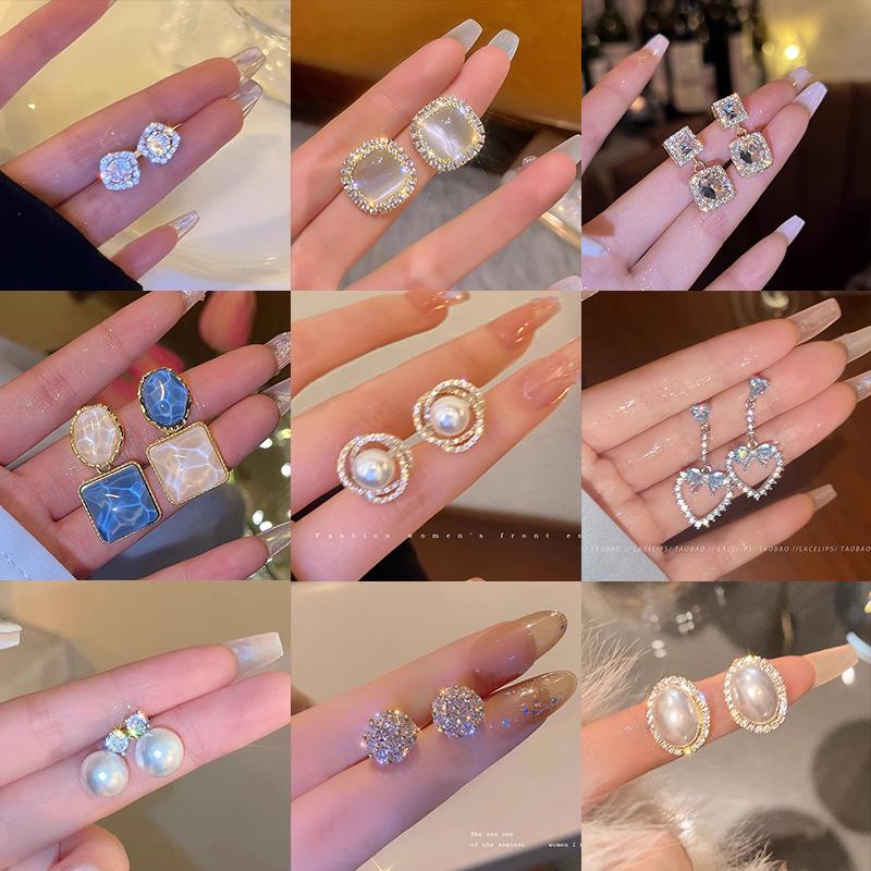 Brincos Elegantes de Borla de Zircônia com Pérolas e Tarraxas Florais - Joias de Orelha Versáteis e Estilosas para Mulheres