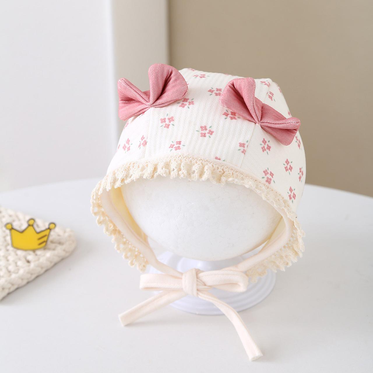 

Flower Print Baby Girl Ear Protection Hat with Cute Bow Newborn Beanies Lace Ruffle Infant Cotton Lacing Caps for 0-12 Months рожевий
