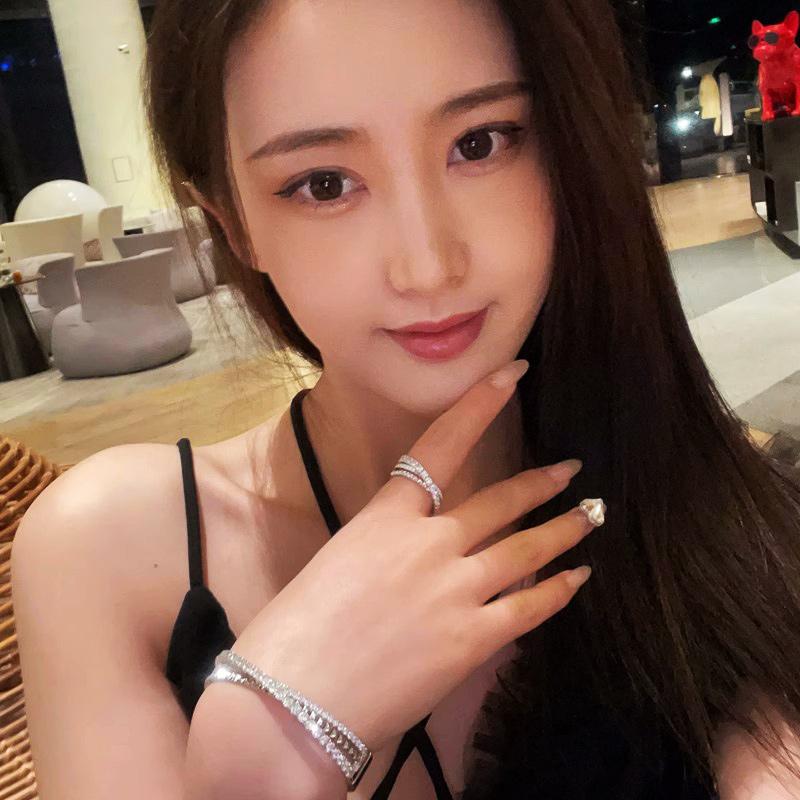 Huitan Trendy Cross Rings with Bright Zirconia Fashion  Color Finger Jewelry for Engagement Stylish Lady Wedding Band Gift