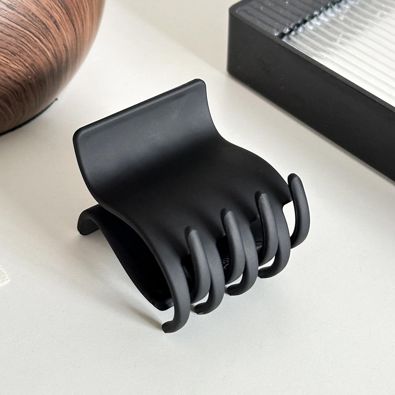 

Trendy Leopard Print Hair Claw Clip For Effortless Halfup Hairstyles For Women Matte Black