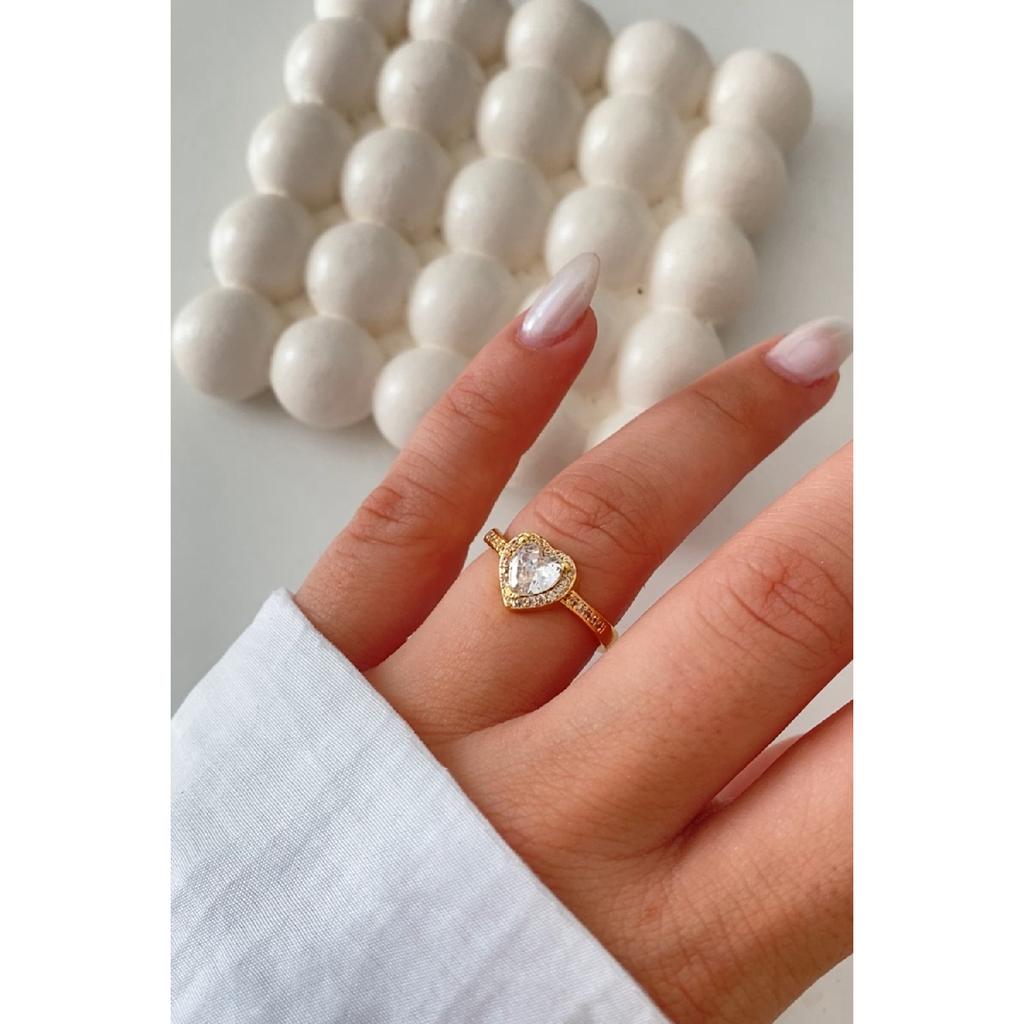 Verstellbarer Stahlring mit herzförmigem Zirkonstein