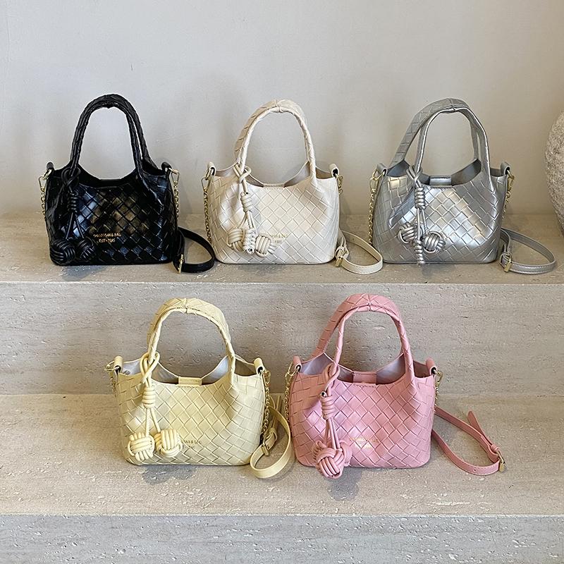 Niche Handwoven Bag Chain Small Bag Women's Super Fire Exquisite Hand Bag Shoulder Messenger Bag Vegetable Basket Women's Bag