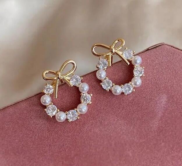 Koreanische Dongdaemun Geometrische Hängeohrringe mit Perlen - Trendige Accessoires für Frauen.