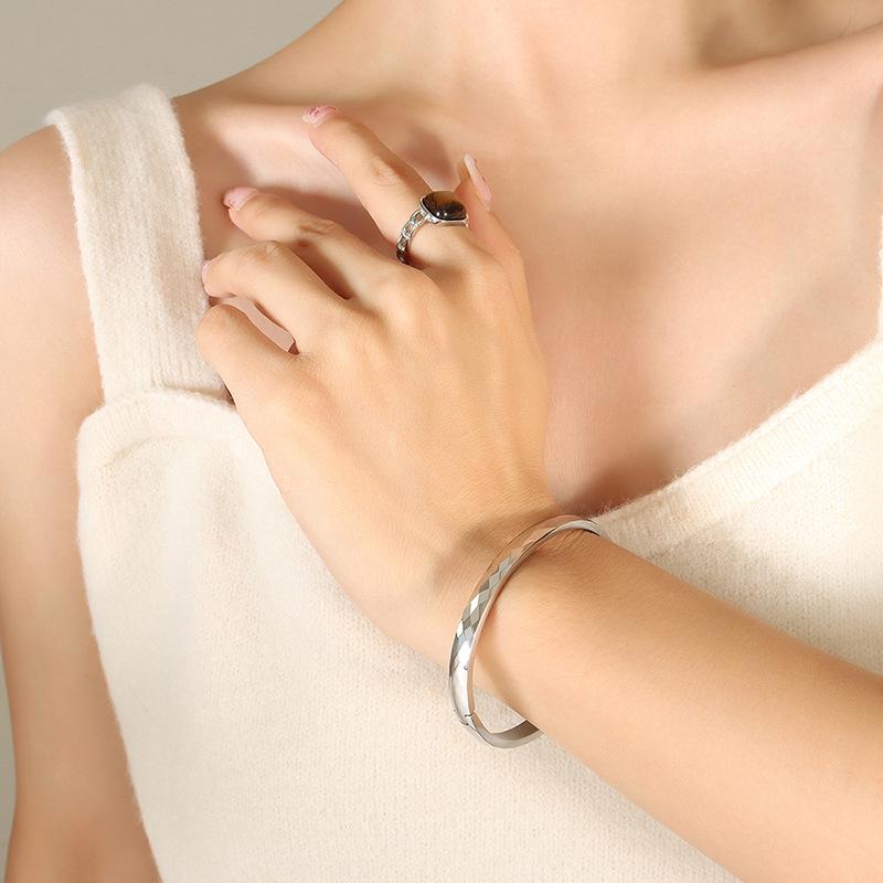 Minimalist Titanium Steel Bracelet - Non-Fading, Light Luxury Jewelry for Men & Women