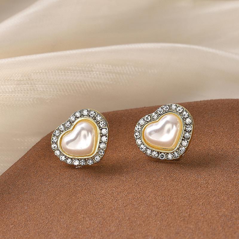 Silver Needle French Oval Pearl Stud Earrings - Classic Luxury Court Style with Geometric Design and Bold Personality.