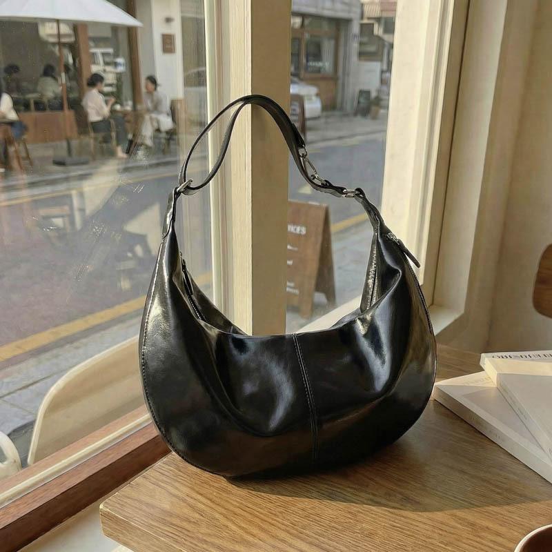 Large-capacity Dumpling-shaped Fashionable Shoulder Bag for Casual Commuting and Underarm Carrying