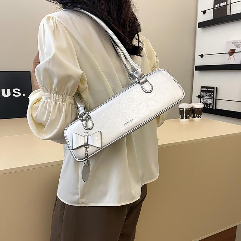 Premium texture French niche bag women's 2025 new trendy and popular versatile single shoulder can also be used, foreign style baguette bag