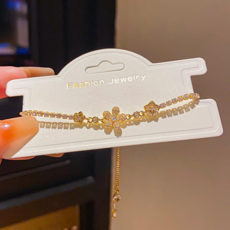 

Korean Style Shiny Zircon Flower Buckle Bracelet: Light Luxury, High-End, Fashionable Bangle for Women