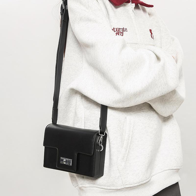 Hong Kong Style Locomotive Pu Casual Versatile Women's Small Square Bag Spring New Foreign Style Commuter Women's Shoulder Messenger Bag