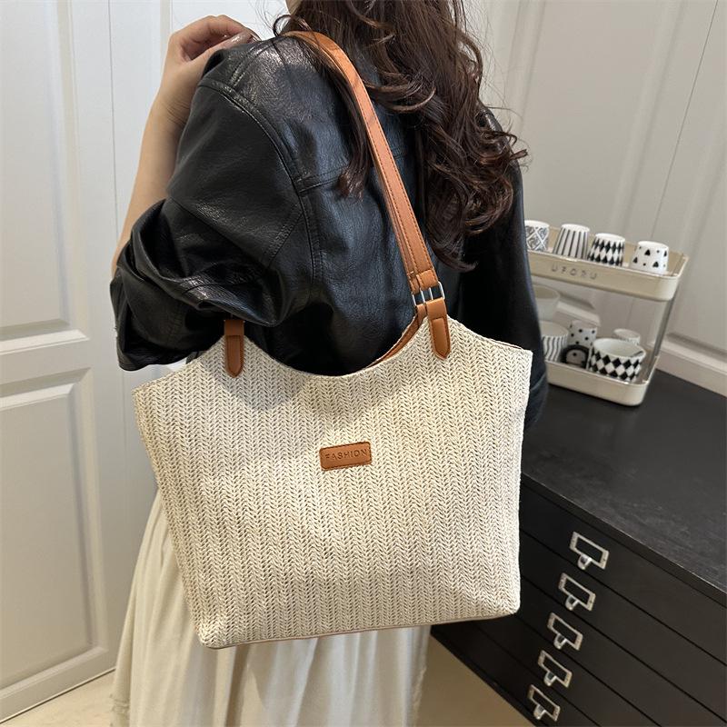 Casual texture simple 2025 new woven fashion trend summer design large capacity women's shoulder tote bag