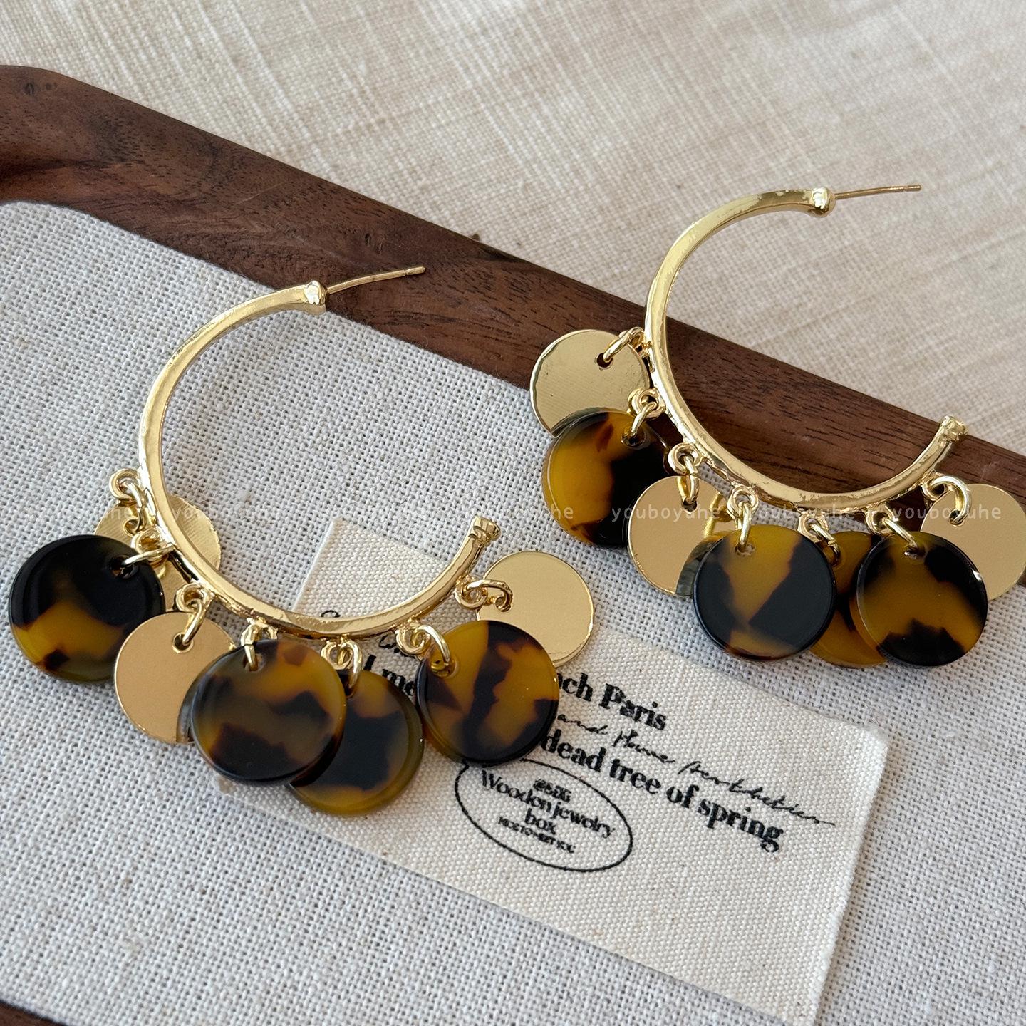 

Роскошные круглые серьги-кисточки C-образной формы с леопардовым принтом: Элегантные нишевые серебряные серьги-пусеты с преувеличенным ретро-шармом