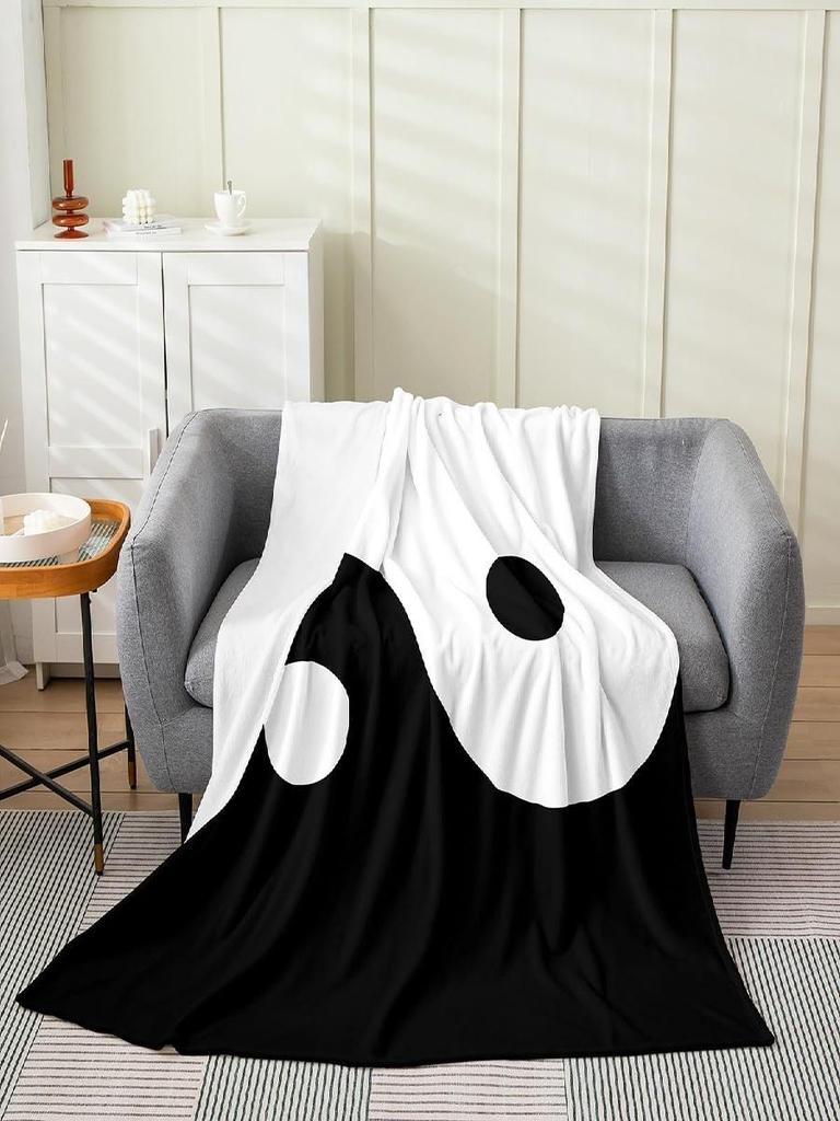 Tai Chi Flannel Throw Blanket for Kids Yin Yang Art Design Black and White Minimalist Plush Blanket Soft Fuzzy AllSeason Bed Bla