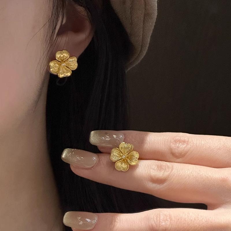 Neu bei Anhängern und einfachen Ohrsteckern klassisch retro gebürstet diamantbesetzt Blume exquisite Ohrringe für Damen Party Schmuck