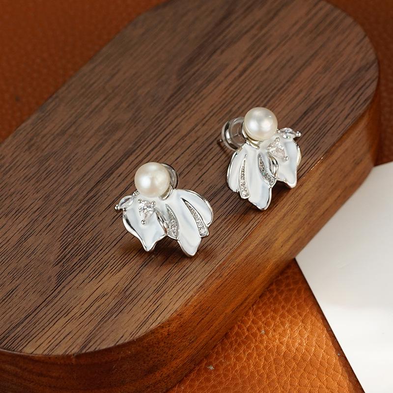 Natural Freshwater Pearl Iris Stud Earrings - Light Luxury, Elegant & Versatile