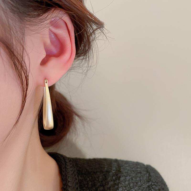 European-American Geometric Metal Oval Ear Cuffs - Women's Fashion Exaggerated Earrings Trendy Ear Jewelry