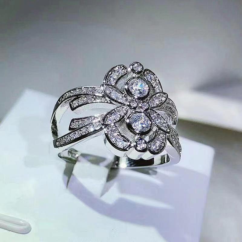 Cao Shi Europäischer & Amerikanischer Retro Floral Diamantring - Damen Symmetrisches Kreuz Finger Design