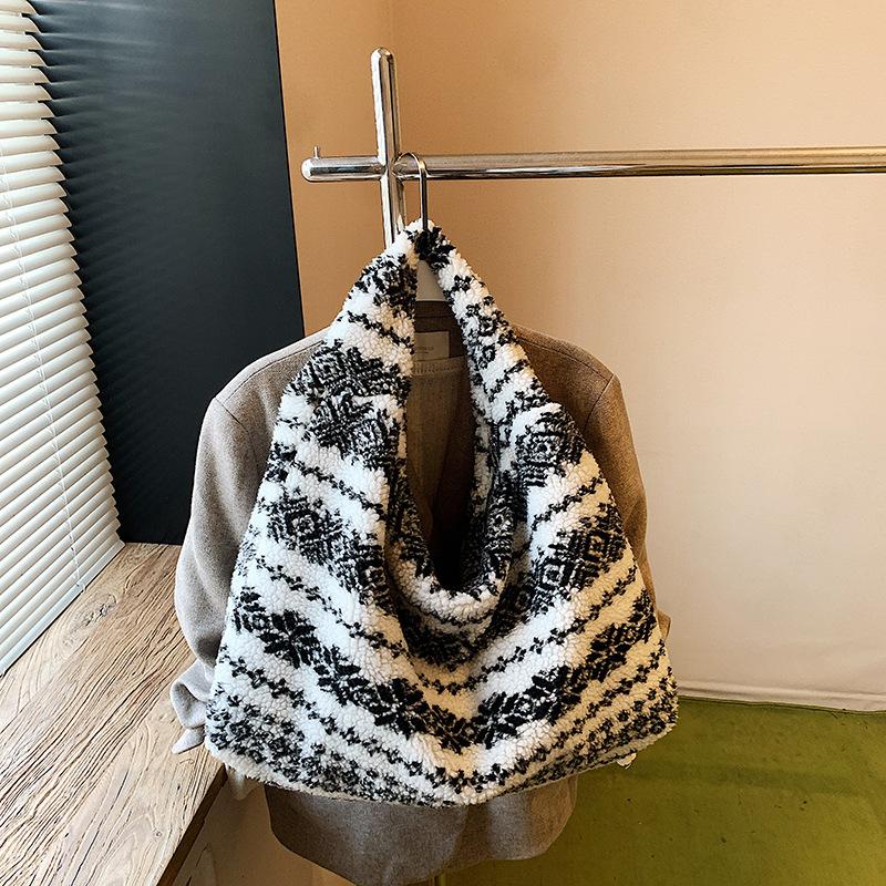 

Winter Women Simple Leisure Shoulder Bag Large Capacity Hobo Bags Faux Fur Comfortable and Versatile Texture Casual Commuter Bag