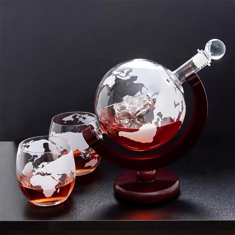 850ML Creative Globe Decanter Set with Lead-free Carafe Exquisite Wood-stand and 2 Glasses Whiskey Decanter Globe Grade Gift