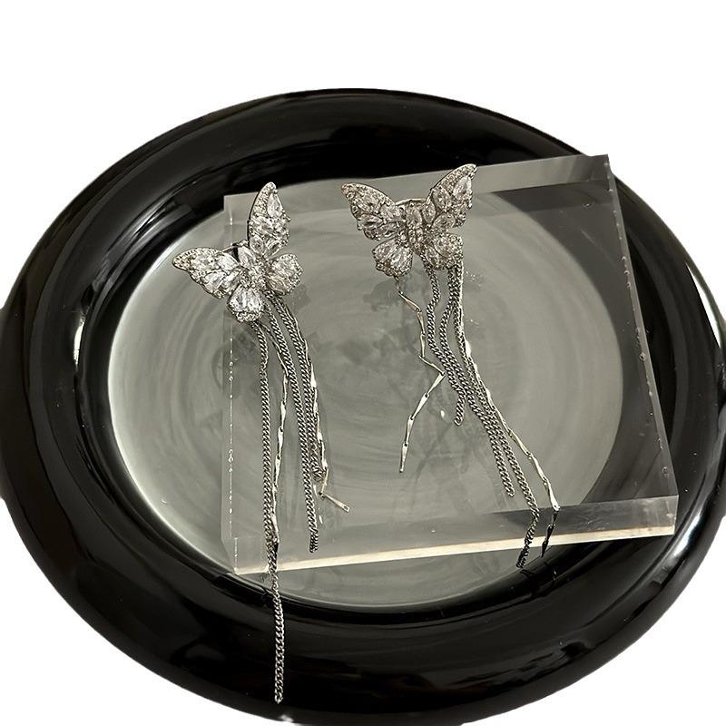 Long Butterfly Tassel Ear Clips for Non-Pierced Ears: High-End, Niche Design, Autumn/Winter Women's Earrings.
