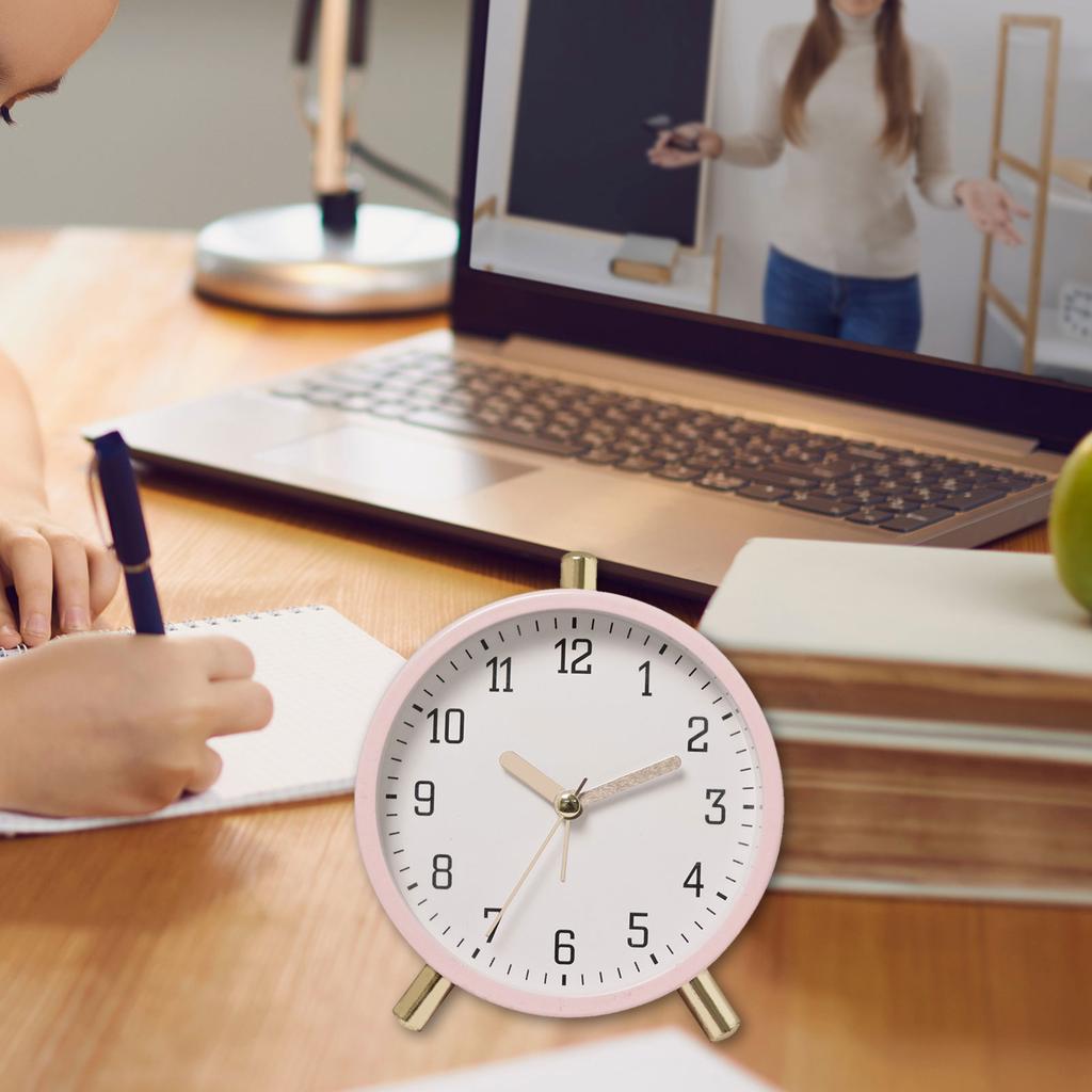 Elegant Quiet Quartzs Alarm Clock with Warm Yellow Nightlight for Peaceful Sleep Suitable for Home and Office Decors