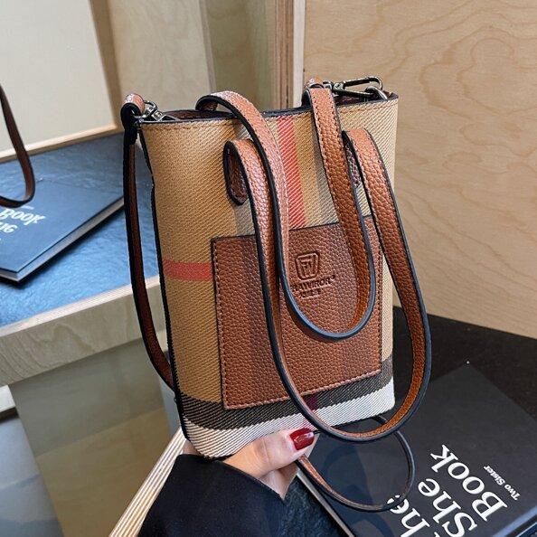 

2025 новая высококачественная женская сумка с текстурой книги, маленькая квадратная сумка, портативная сумка через плечо, модная универсальная сумка для мобильного телефона коричневый