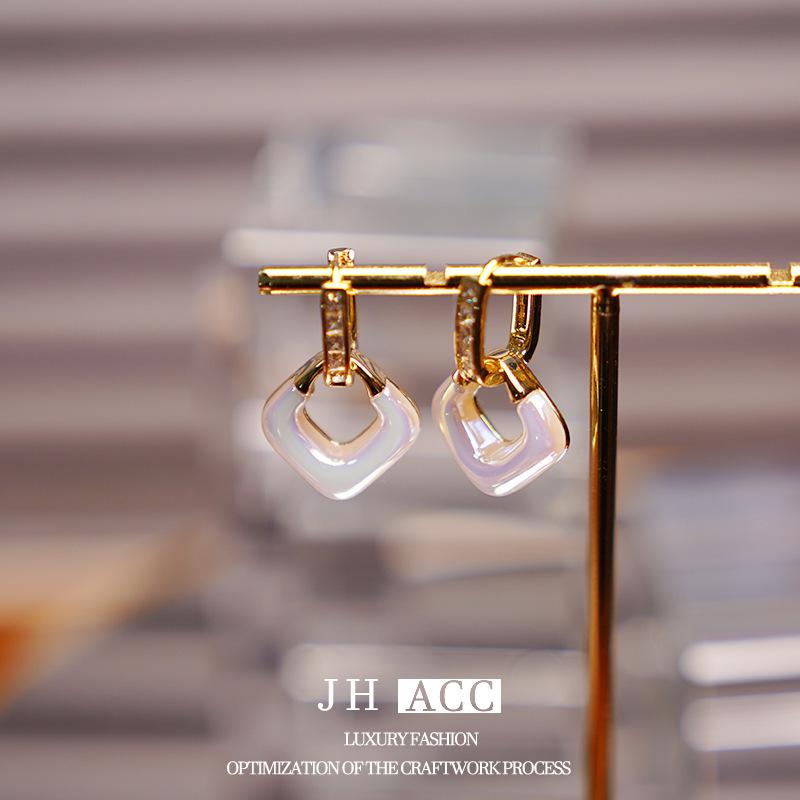 French Retro Pearl Earrings - S925 Silver and Gold-Plated Copper for a Versatile, Elegant Look