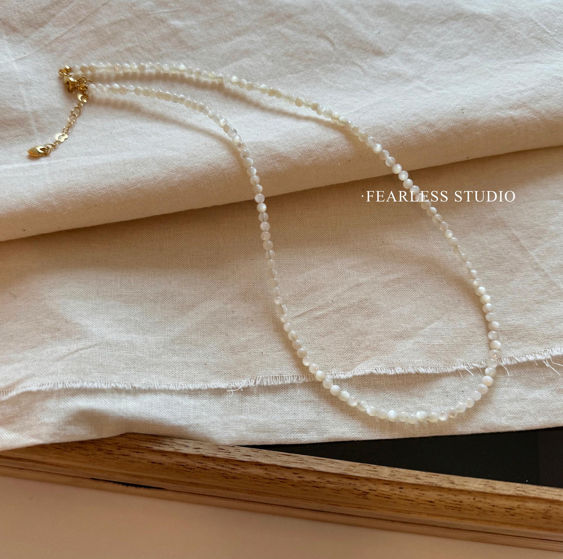 

Винтажное женское многослойное ожерелье-чокер из красного агата и перламутра