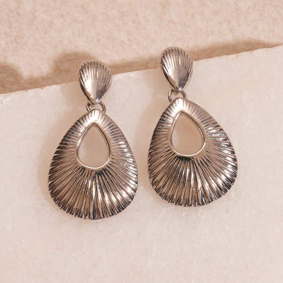 Metallic Hollow Water Drop Pattern Earrings Simple and High-end Unique Earrings
