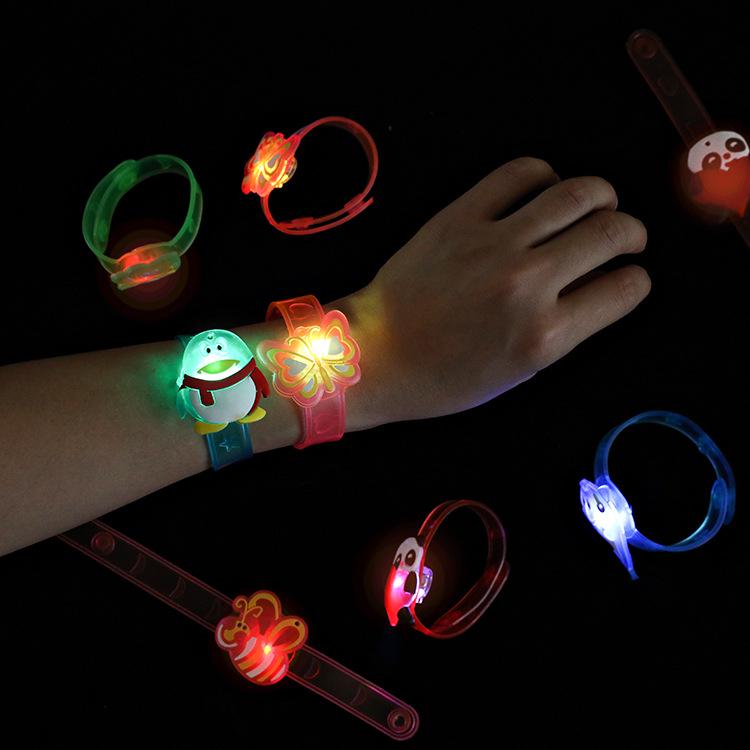 Ceas de mână pentru copii, cu brățară, cu desene animate, care luminează în întuneric - Cadou popular de la piața de noapte