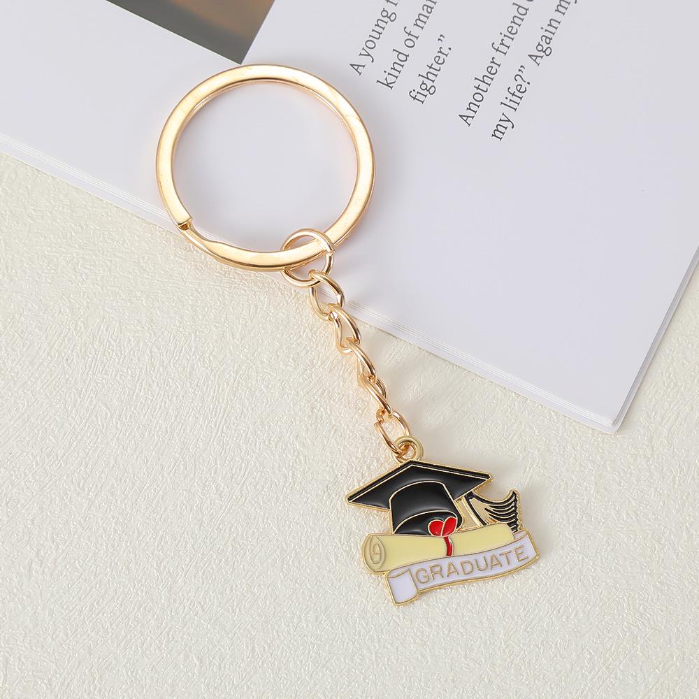 Bachelor Graduation Cap Keychain: Motivational Pendant for Further Study