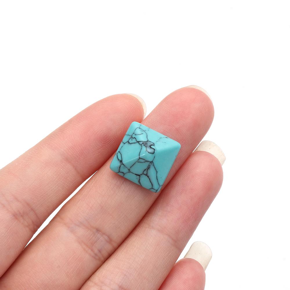 Aventurine White Crystal Natural Natural Stone Healing Healing Stone Pyramid Pattern Mini Ornament