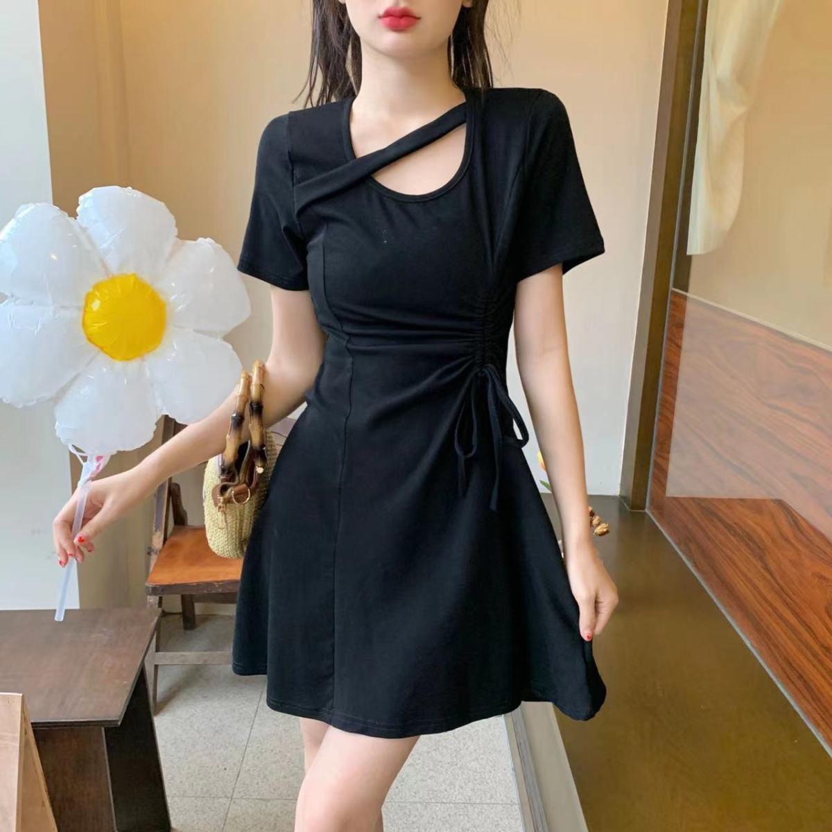 

Women s Hepburn Style Black Slimming Short Sleeve Dress with Drawstring Waist L